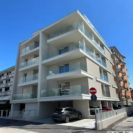 Haus Margarete - Attico Infinity Vista Mare Con Jacuzzi - Agenzia Cocal Apartment Caorle