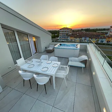 Haus Margarete - Attico Infinity Vista Mare Con Jacuzzi - Agenzia Cocal * Caorle