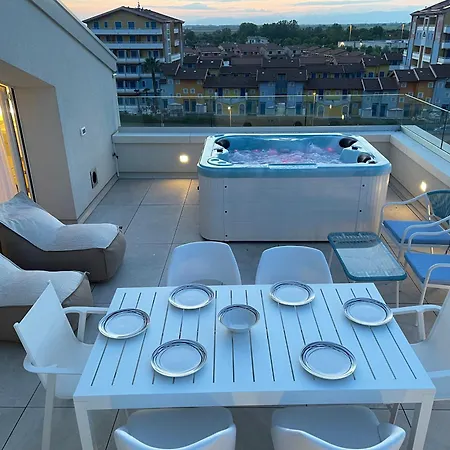 Apartment Haus Margarete - Attico Infinity Vista Mare Con Jacuzzi - Agenzia Cocal *