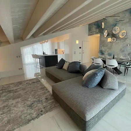 Haus Margarete - Attico Infinity Vista Mare Con Jacuzzi - Agenzia Cocal *