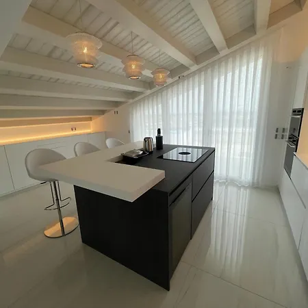 Haus Margarete - Attico Infinity Vista Mare Con Jacuzzi - Agenzia Cocal * Caorle