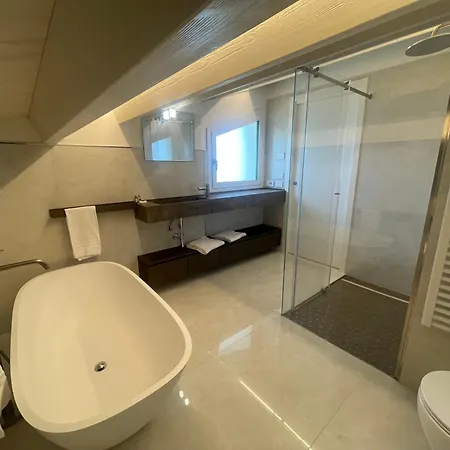 Haus Margarete - Attico Infinity Vista Mare Con Jacuzzi - Agenzia Cocal Apartment *