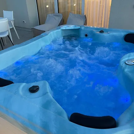 Haus Margarete - Attico Infinity Vista Mare Con Jacuzzi - Agenzia Cocal