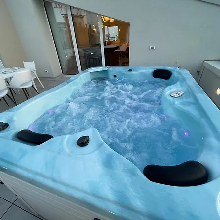 Apartment Haus Margarete - Attico Infinity Vista Mare Con Jacuzzi - Agenzia Cocal *