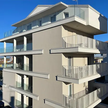 Haus Margarete - Attico Infinity Vista Mare Con Jacuzzi - Agenzia Cocal *